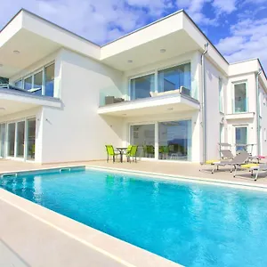  Apartment Helines*****
